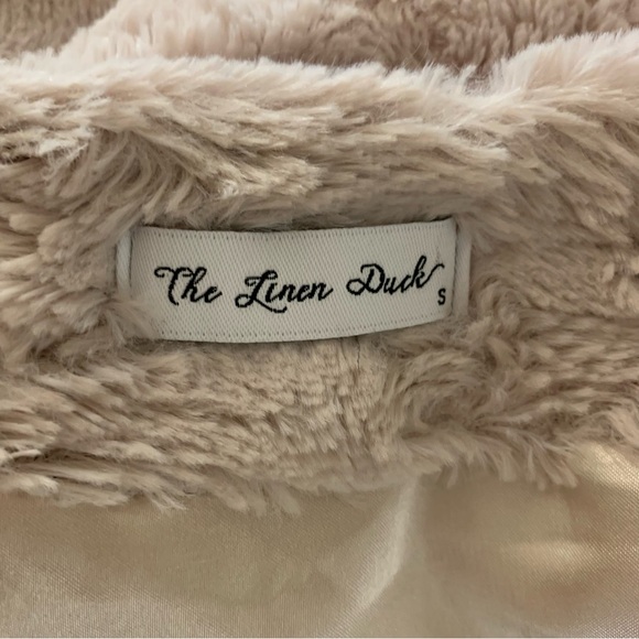 The Linen Duck Beige Textured Faux Fur Open Front Cardigan Small Soft Plush - Picture 6 of 7